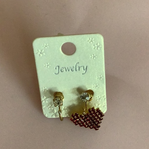Dangling Stone Earring With One a
Red Stone Dangling Heart Set. New - Picture 1 of 4